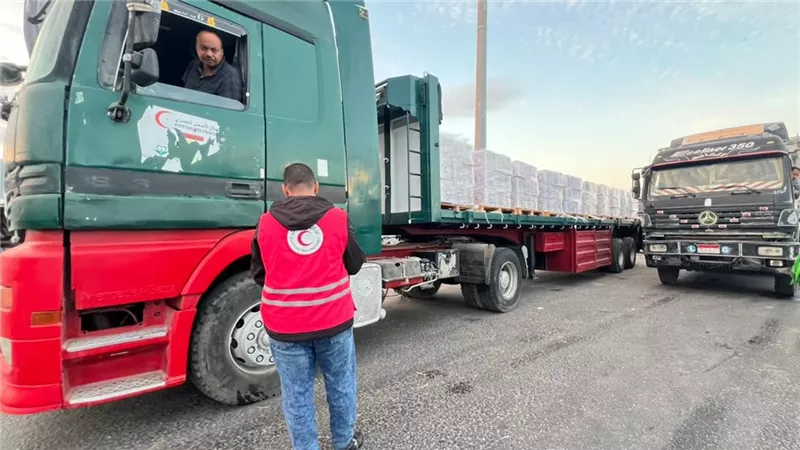قافلة «زاد العزة 298» تنطلق إلى غزة محملة بآلاف السلال الغذائية ومستلزمات الشتاء