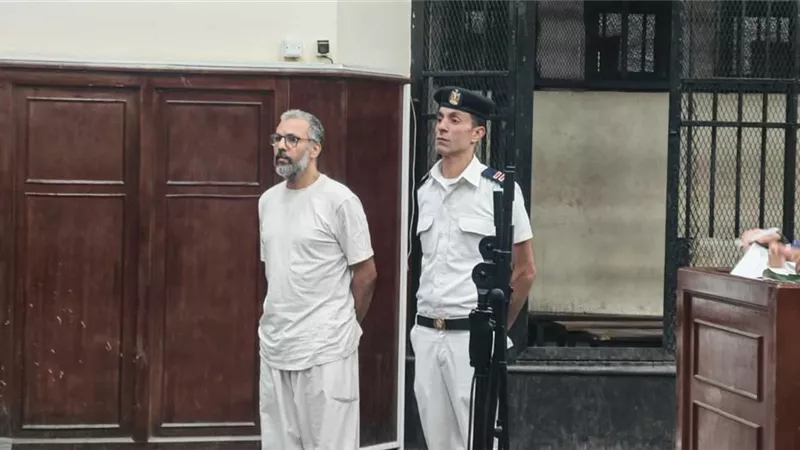النيابة في محاكمة صاحب «بيت فاطم»: استغل أزمات 4 فتيات.. والتحقيقات تكشف اعترافاته