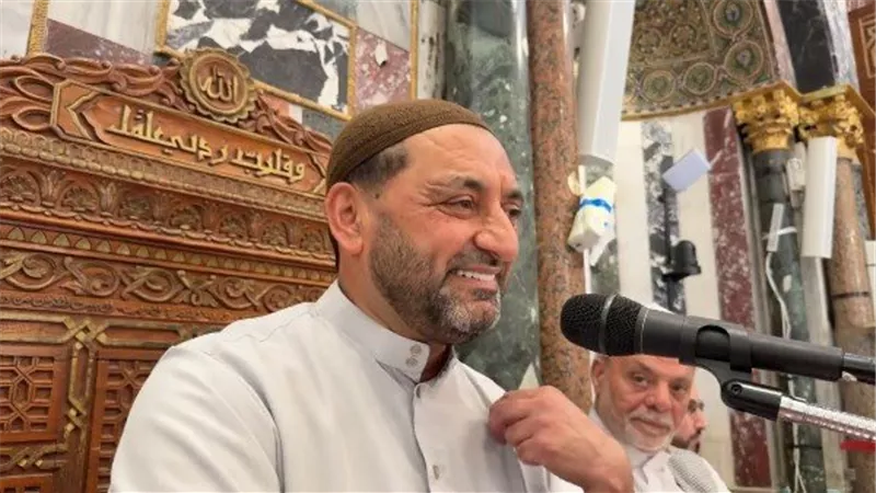 الأقصى على صفيح ساخن.. قوات الاحتلال تعتقل خطيبه وتقتحم 3300 مستعمر يهودي