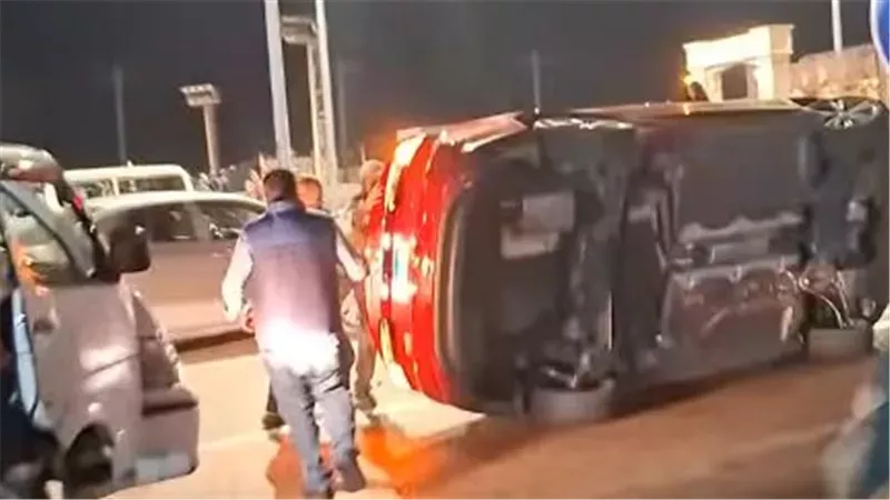 انقلاب سيارة الفنان شريف الدسوقي