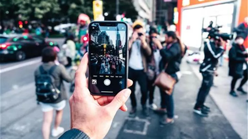 توثيق الاعتداء أم انتهاك الخصوصية؟.. متى يعاقبك القانون على تصوير الوقائع اليومية؟