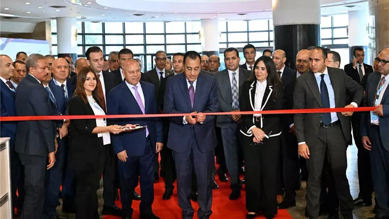 رئيس الوزراء يطلع على ابتكارات الشركات في مجالات المياه والصرف الصحي