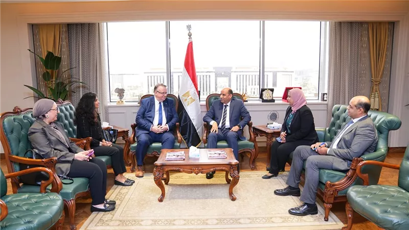 وزير العمل يؤكد الالتزام بمعايير العمل الدولية ومواصلة التعاون لحماية حقوق العمال