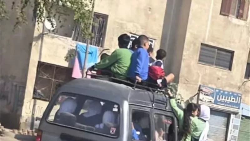 الداخلية تفحص فيديو نقل أطفال بطريقة خطرة داخل سيارة سوزوكي بمنطقة النهضة