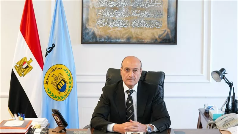 محافظ أسيوط يعزي أسرتي لاعبتي المشروع القومي للموهبة والبطل الأولمبي ضحيتي حادث المنيا 
