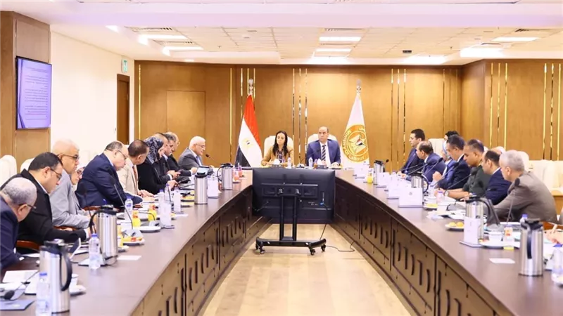 وزيرا العمل والتضامن يبحثان حوافز تأمينية جديدة لضم العمالة غير المنتظمة إلى منظومة التأمينات