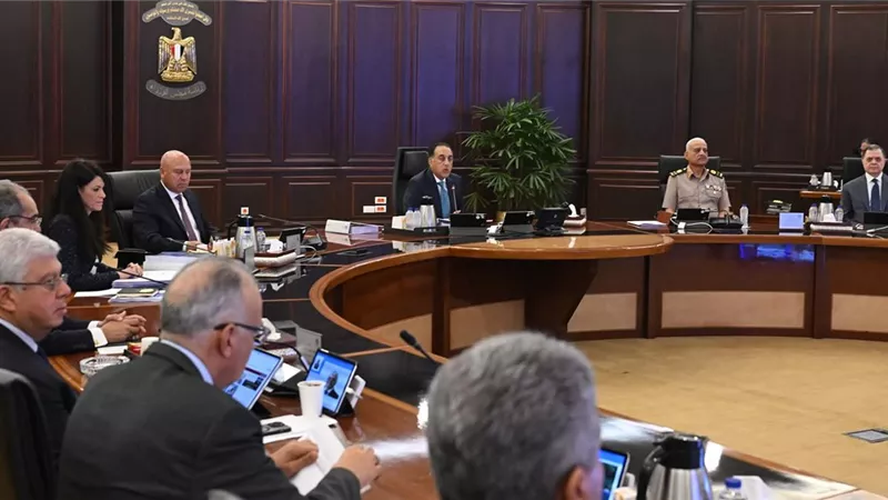رئيس الوزراء يترأس الاجتماع الأسبوعي للحكومة بالعلمين الجديدة