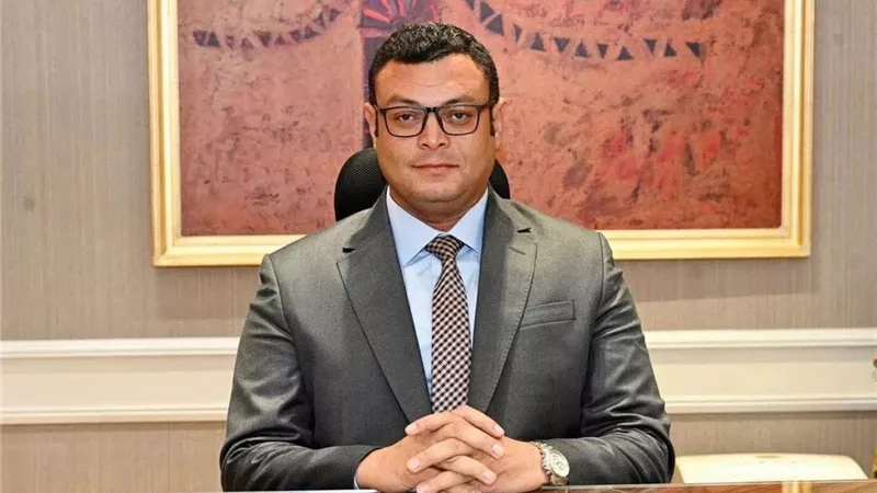 وزير الإسكان يتفقد المحاور والطرق بالشيخ زايد ويوجه بالمتابعة الدورية لأعمال النظافة