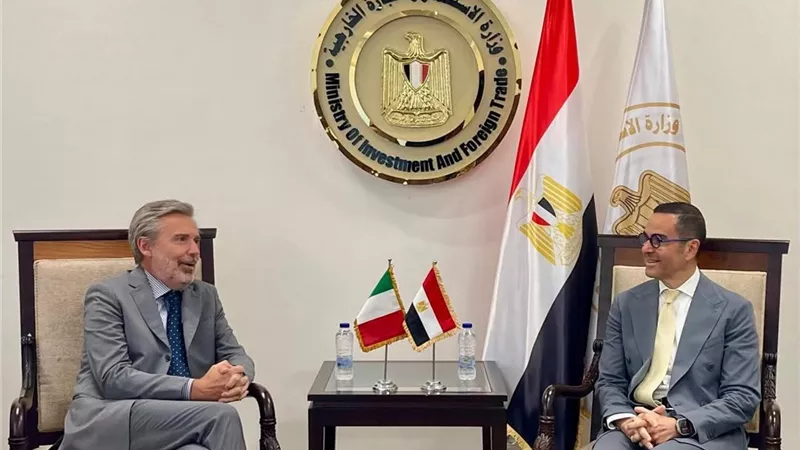 وزير الاستثمار: الوزارة تولي اهتماما بتوفير مناخ استثماري جاذب وتقديم  التيسيرات للمستثمرين الايطاليين
