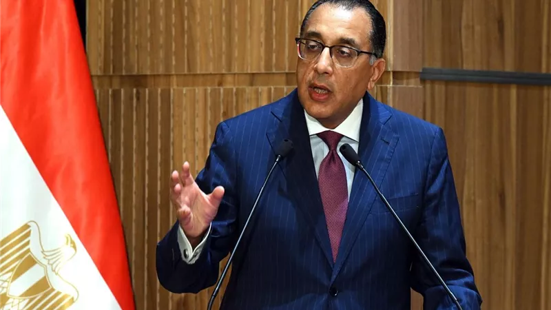 رئيس الوزراء يؤكد على ضرورة مواكبة التطورات العالمية بأدوات الاستثمار في الذهب