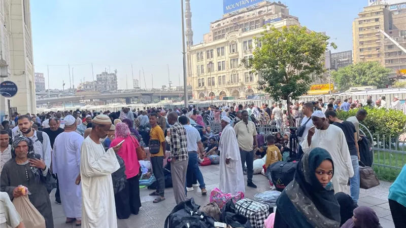 قطار العودة الطوعية.. تفاصيل نقل السودانيين من القاهرة إلى أسوان استعدادًا لمغادرتهم إلى وطنهم