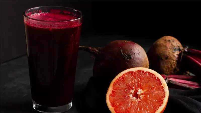أفضل مشروبات لتنظيف الكبد.. و9 أعراض للإصابة بالتليف 