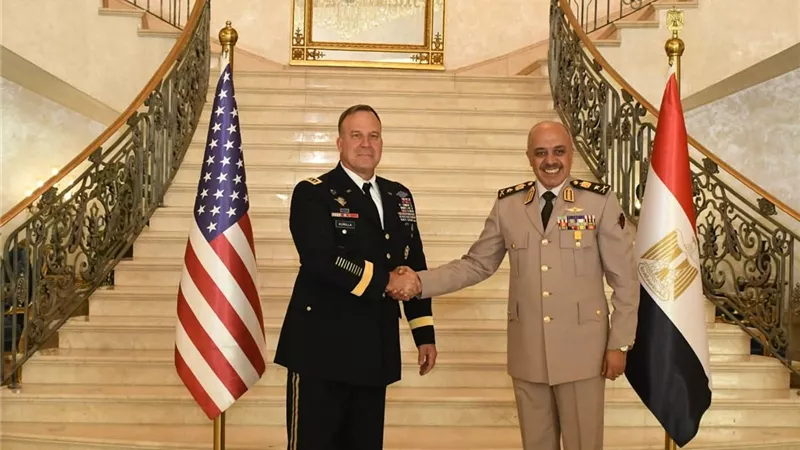 رئيس أركان حرب القوات المسلحة يلتقي قائد القيادة المركزية الأمريكية