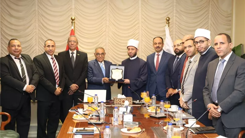 الأوقاف تبحث مع 