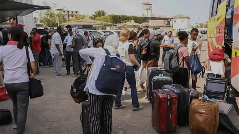 أنا راجع بلدي وأحبابي.. لحظة انطلاق قطار السودانيين من محطة رمسيس 