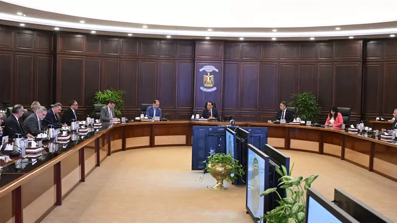 مدبولي يتابع تنفيذ توجيهات الرئيس بإنشاء مركز عالمي للحبوب والغلال