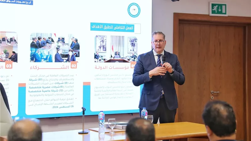 لتحفيز الاستثمار .. وزير البترول يعقد لقاءً مع رؤساء بعثات مصر الدبلوماسية والقنصلية بالخارج