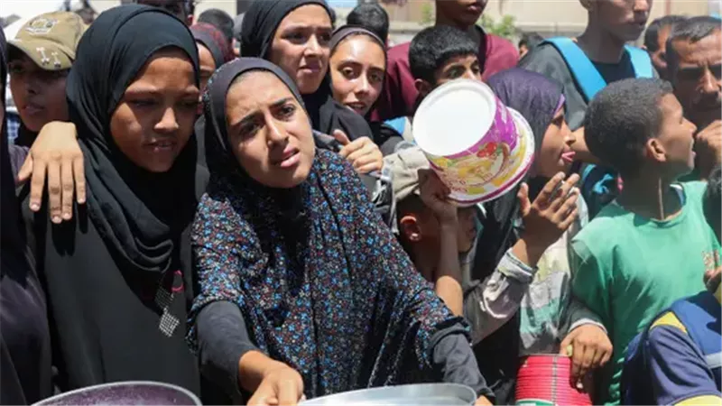 مصدر مصري: تكثيف جهود الوسطاء لاستكمال إدخال المساعدات لغزة خلال الأيام المقبلة