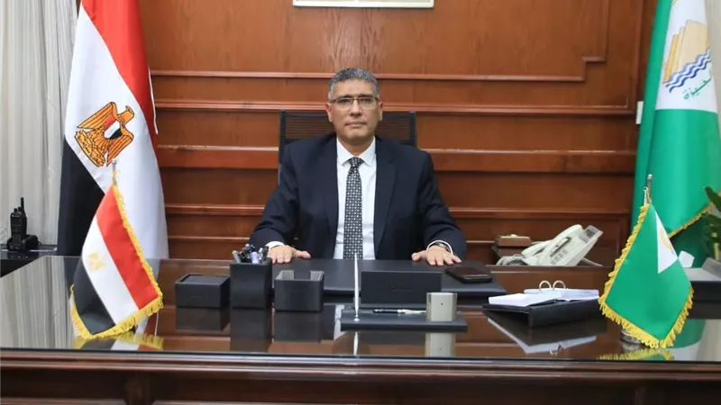 محافظ الجيزة يعلن بدء تطبيق المواعيد الشتوية لفتح وغلق المحال ويؤكد: تطبيق العقوبات على المخالفين