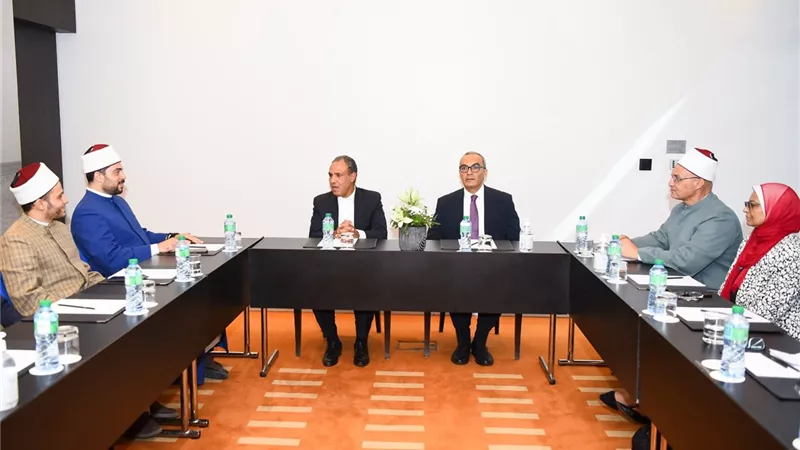 وزير الخارجية يشيد بالدور الوطني للجالية المصرية بالسنغال 