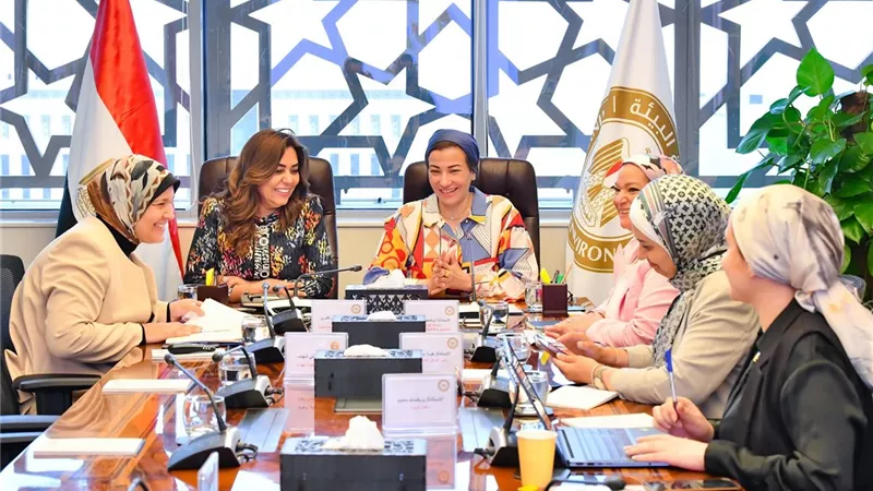 قيادات وزارة البيئة يستعرضون مهام وجهود الوزارة في الملفات البيئية كافة