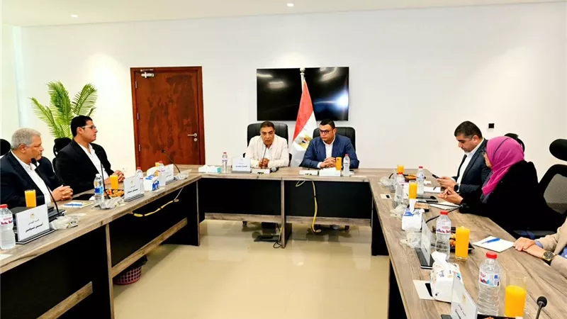 وزير الإسكان ومحافظ الدقهلية يتابعان مشروعات المنصورة الجديدة ميدانيًا