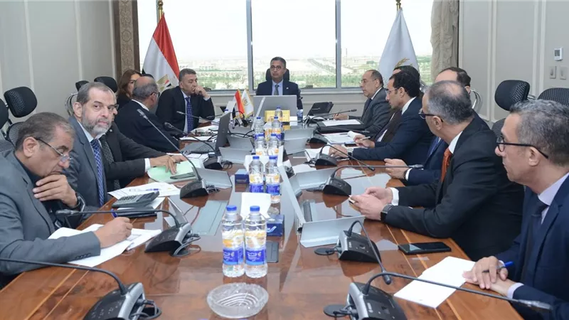 جودة العيش والالتزام بمعايير السلامة.. تعليمات عاجلة من وزير التموين 