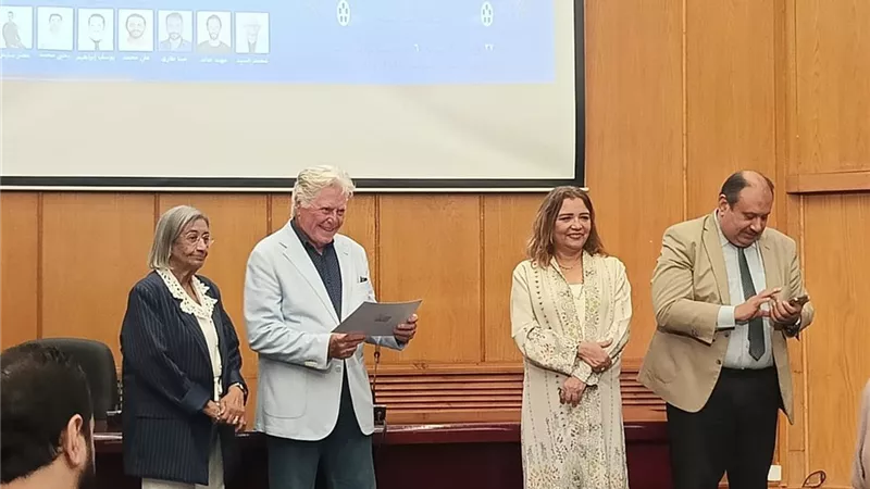 حسين فهمي: اعتز بالمشاركة في تخريج الدفعة السادسة للمدرسة العربية للسينما
