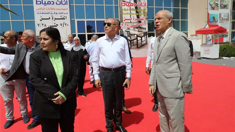 محافظ القاهرة يتفقد  لجان استقبال الناخبين المشاركين بالتصويت فى انتخابات مجلس الشيوخ 