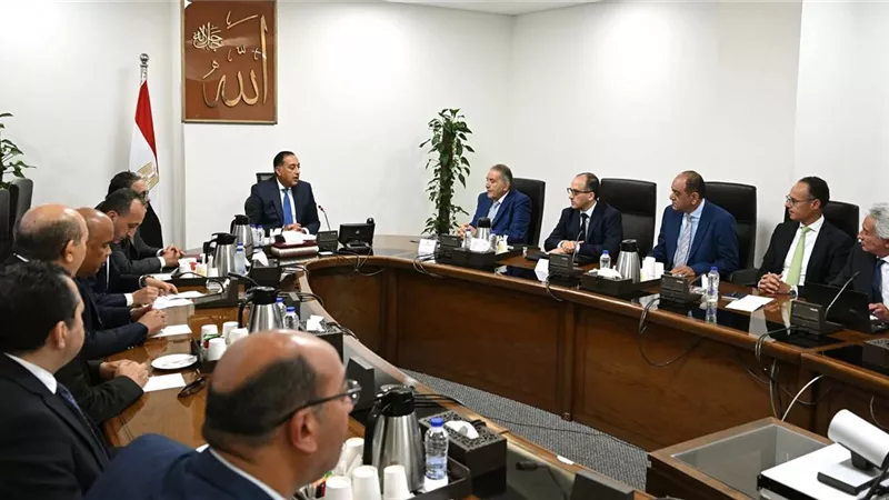 الحكومة تُطلق مبادرة لخفض أسعار السلع بالتعاون مع الغرف التجارية
