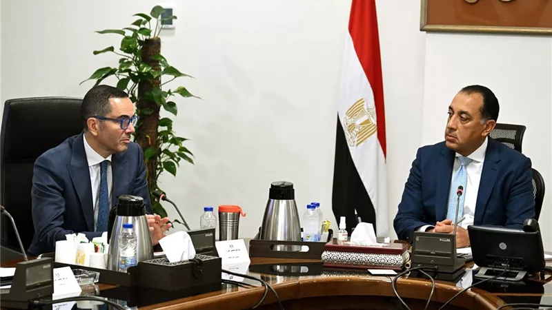 مدبولي يبحث مع وزير الاستثمار تطوير الإفراج الجمركي ونتائج زيارة اليابان