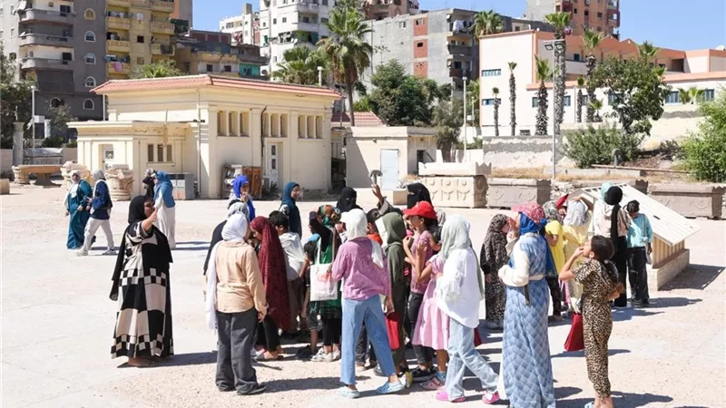 إقبال كثيف على المواقع الأثرية بالإسكندرية بعد فتحها مجانًا