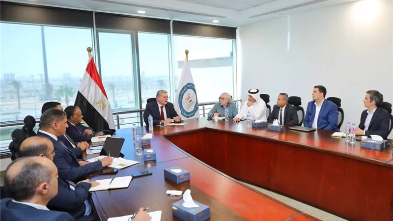 البترول تبحث مع شركات عالمية مشروع المسح الجوي لتحديث قاعدة بيانات الثروات التعدينية