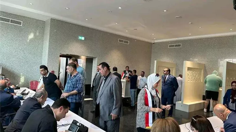 13 لجنة بدأت الفرز.. آخر تطورات تصويت المصريين بالخارج في انتخابات الشيوخ