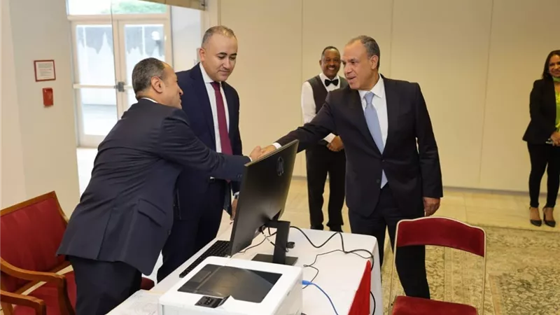 وزير الخارجية أول من يدلي بصوته في انتخابات مجلس الشيوخ بواشنطن