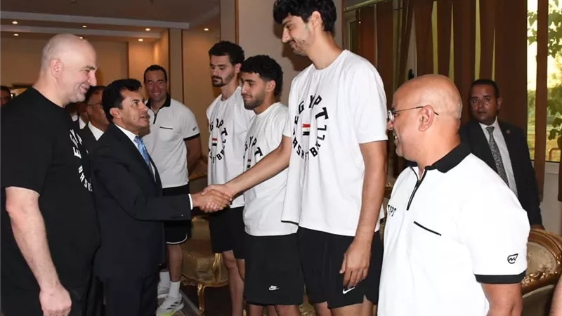 قبل خوض منافسات بطولة الأفروباسكت 2025.. وزير الرياضة يلتقي منتخب مصر لكرة السلة