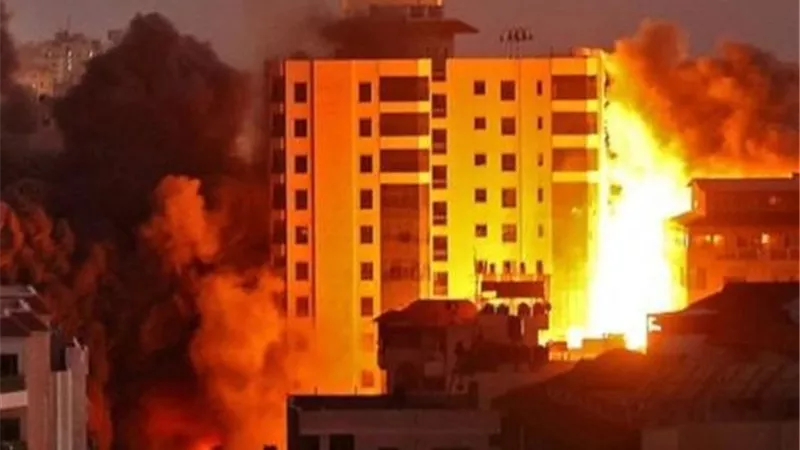القاهرة الإخبارية: طيران الاحتلال يقصف شمال مدينة غزة