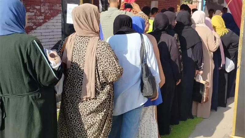 إقبال نسائي أمام اللجان الانتخابية بالقليوبية مع بداية اليوم الثاني لانتخابات 