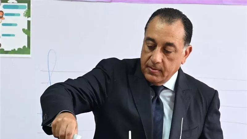 رئيس الوزراء يدلى بصوته في انتخابات مجلس الشيوخ بالشيخ زايد