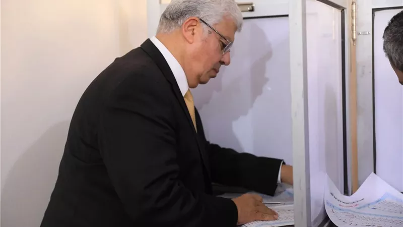 وزير التعليم العالي بعد الإدلاء بصوته: المشاركة في الانتخابات واجب وطني