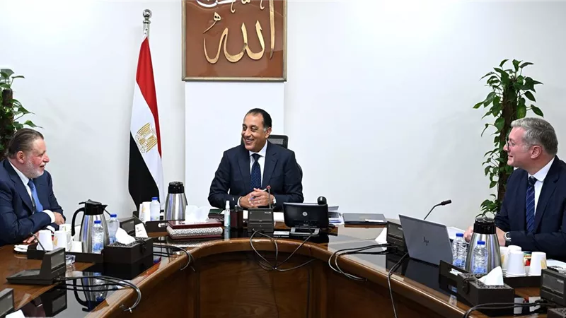 رئيس الوزراء يتابع جهود توفير المنتجات البترولية وموقف سداد مستحقات الشركاء الأجانب في قطاع البترول