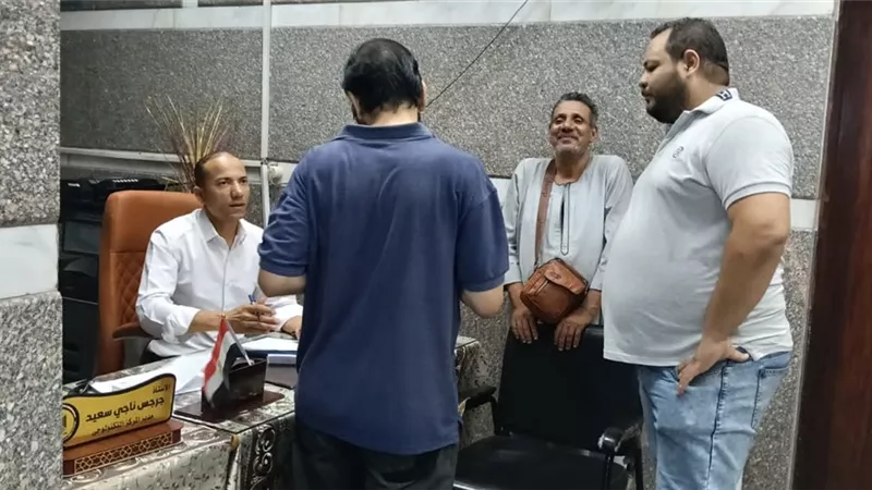 رئيس مدينة طهطا يتابع أعمال المركز التكنولوجي ويشدد على تسهيل إجراءات المواطنين
