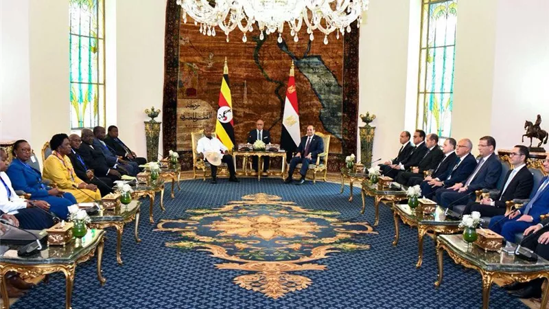  الرئيس السيسي يفتتح  جلسة منتدى رجال الأعمال المصري الأوغندي