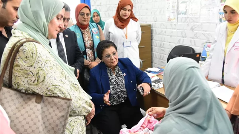  نائب وزير الصحة تتفقد مركز طب الأسرة بالأبعادية الجديدة وتوصي بتوفير كراسي انتظار للمترددين