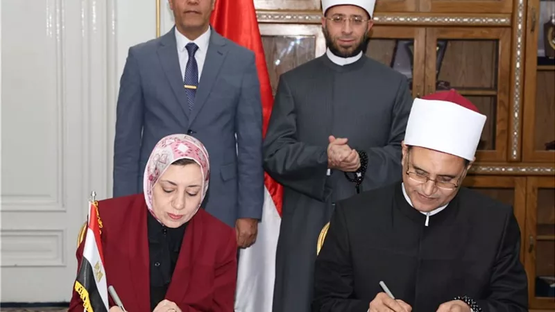 وزير الأوقاف ورئيس جامعة بنها يوقعان بروتوكول تعاون مشترك