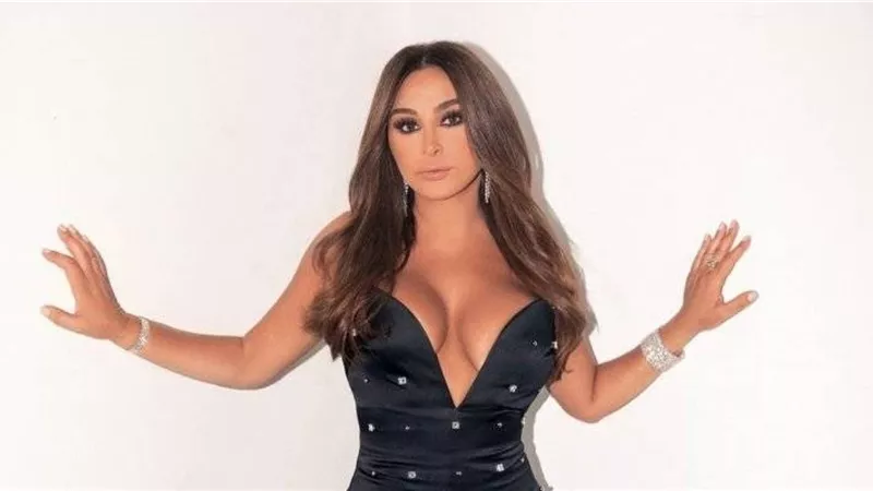 ليلة غنائية مميزة.. إليسا تتألق بأغانيها وسط جمهور العلمين