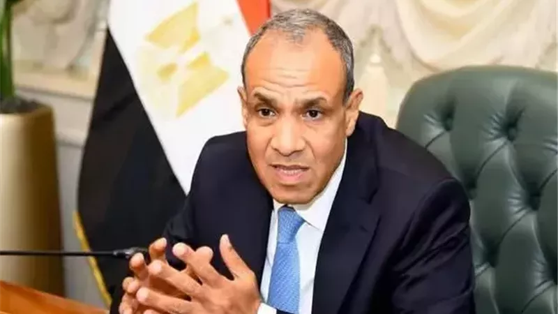 وزير الخارجية يؤكد لرئيس الوزراء الفلسطيني استمرار الجهود المصرية لوقف إطلاق النار في غزة