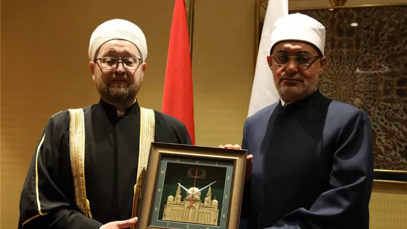 مفتي الجمهورية يستقبل مفتي موسكو ويؤكد: باب دار الإفتاء مفتوح لتعزيز التعاون العلمي