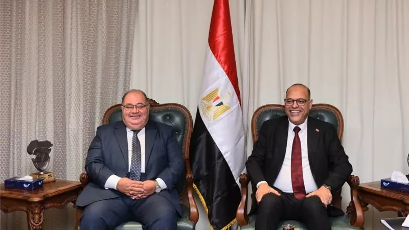وزير العمل يستقبل قنصل مصر في الرياض لبحث التعاون في عدد من الملفات