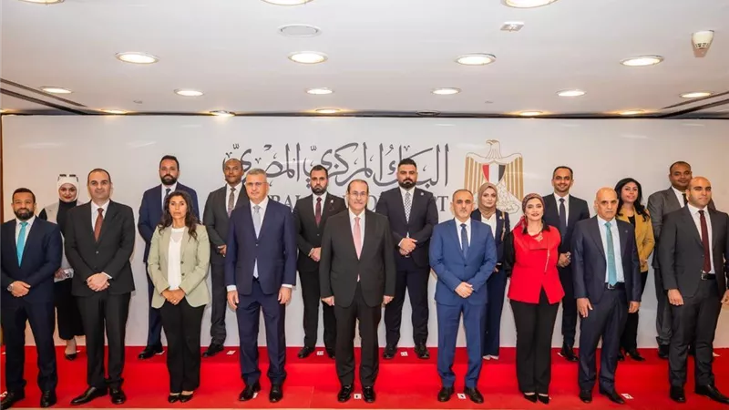 وفد عراقي يزور البنك المركزي للاستفادة من الخبرات المصرية في الشمول المالي ومكافحة الجرائم